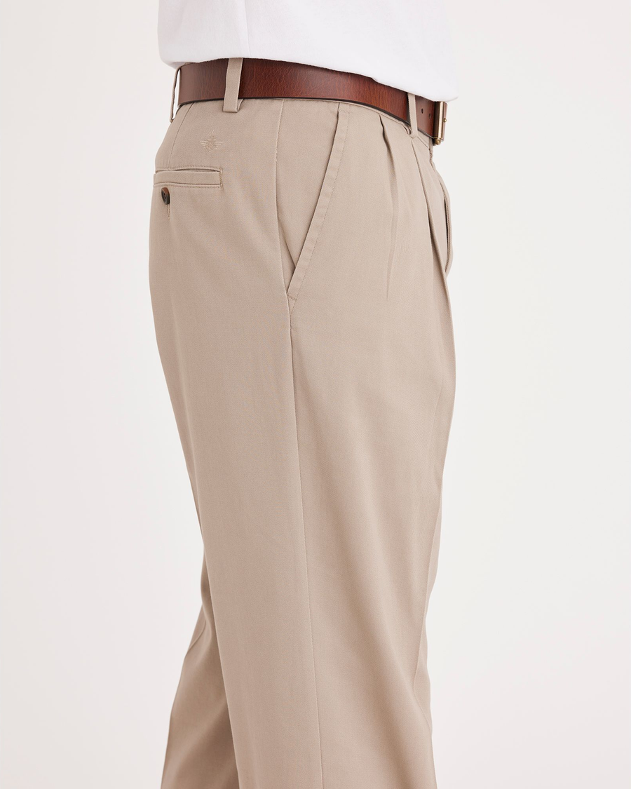 (image for) Convenient Easy Khakis, Pleated, Classic Fit